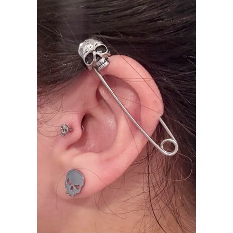 Stainless Steel Skull Industrial Piercing Bar – 16G Punk Look